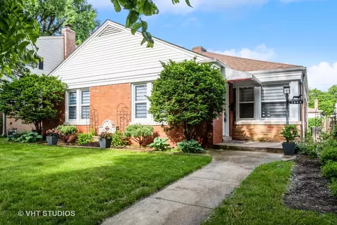 7644 Tripp Ave, Skokie, IL 60076