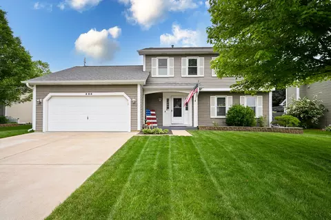 586 Medford Dr, South Elgin, IL 60177