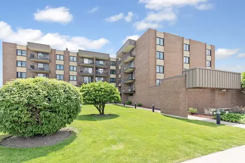 7707 W Irving Park Rd #208, Chicago, IL 60634