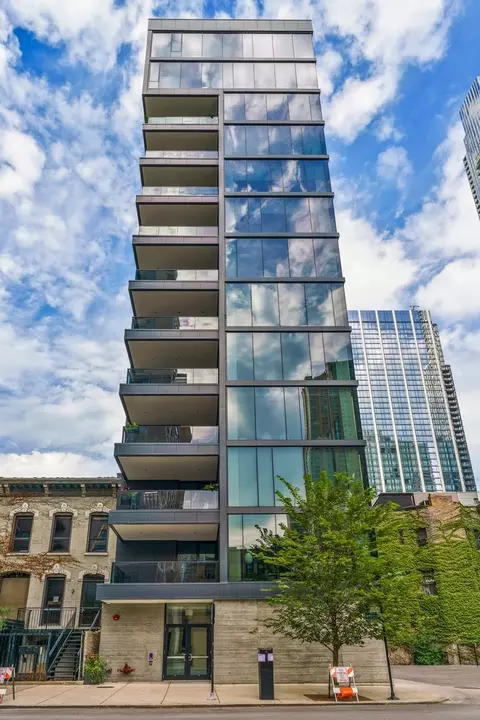 56 W Huron St #10, Chicago, IL 60654