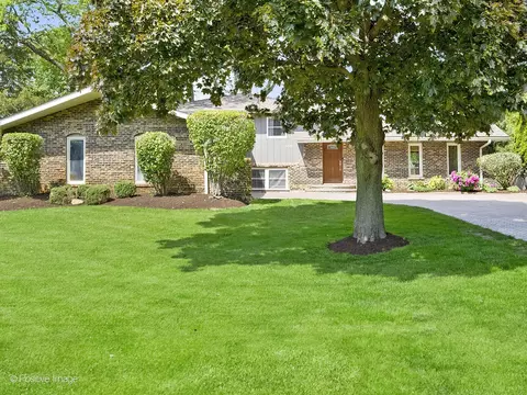 11 S568 Book Rd, Naperville, IL 60564