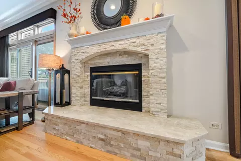 Living - 1273 Prestwick Ln, Itasca, IL 60143 photo 4 of 5