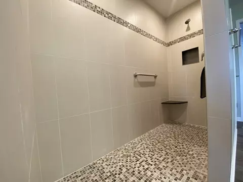 Bath - 728 Keller Dr, Dixon, IL 61021 photo 2 of 2