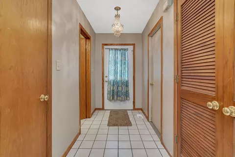 Entry Way - 922 W Main St, Braidwood, IL 60408 photo 1 of 1