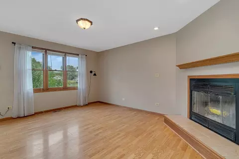 Living - 922 W Main St, Braidwood, IL 60408 photo 1 of 3