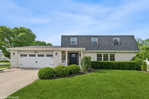 600 S Noah Ter, Mount Prospect, IL 60056