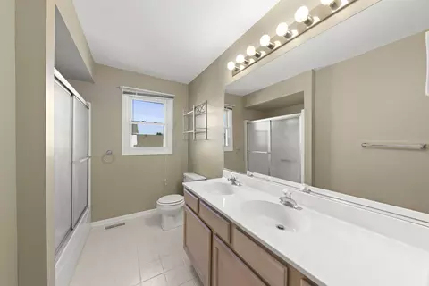 Bath - 1925 William Dr, Crest Hill, IL 60403 photo 1 of 2