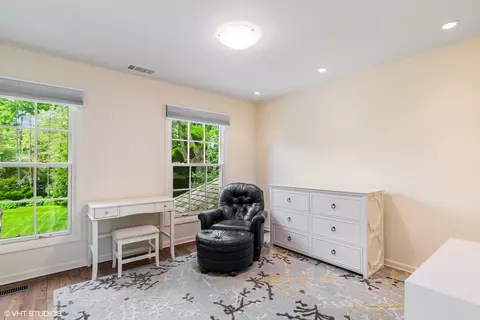 Bedroom - 650 E Deerpath Rd, Lake Forest, IL 60045 photo 3 of 5