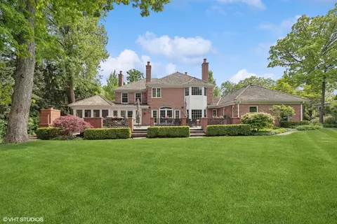 Exterior - 650 E Deerpath Rd, Lake Forest, IL 60045 photo 7 of 8
