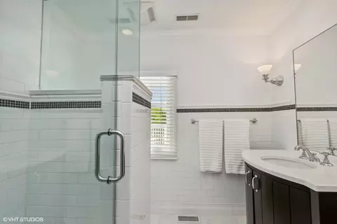 Bath - 650 E Deerpath Rd, Lake Forest, IL 60045 photo 4 of 5