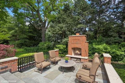 Exterior - 650 E Deerpath Rd, Lake Forest, IL 60045 photo 6 of 8