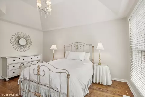 Bedroom - 650 E Deerpath Rd, Lake Forest, IL 60045 photo 4 of 5