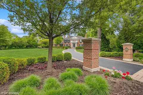 Exterior - 650 E Deerpath Rd, Lake Forest, IL 60045 photo 2 of 8