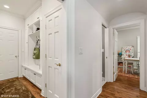 Entry Way - 650 E Deerpath Rd, Lake Forest, IL 60045 photo 4 of 4