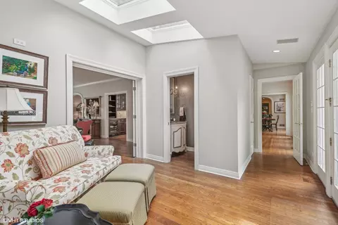 Entry Way - 650 E Deerpath Rd, Lake Forest, IL 60045 photo 3 of 4