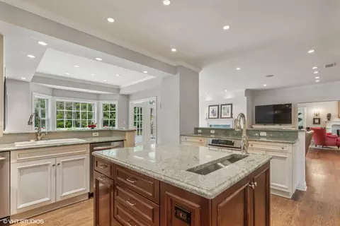 Kitchen - 650 E Deerpath Rd, Lake Forest, IL 60045 photo 3 of 4