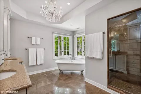 Bath - 650 E Deerpath Rd, Lake Forest, IL 60045 photo 2 of 5