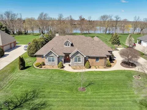 1498 Bittersweet Dr, Saint Anne, IL 60964