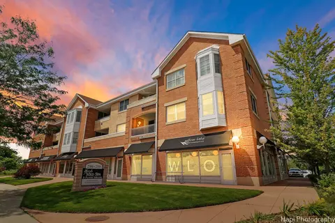 2300 Chestnut Ave #205, Glenview, IL 60026