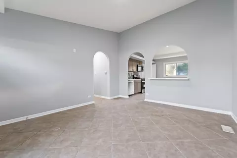 Living - Undisclosed, Hazel Crest, IL 60429 photo 1 of 1