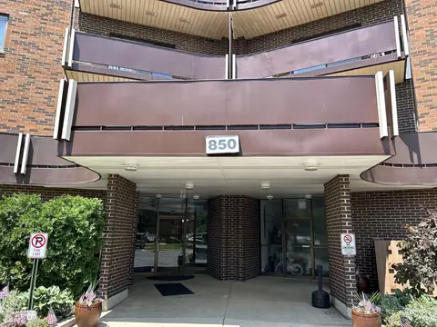 850 Wellington Ave #212, Elk Grove Village, IL 60007