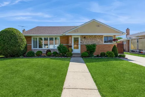 8729 N Oleander Ave, Niles, IL 60714