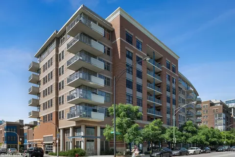 511 W Division St #611, Chicago, IL 60610