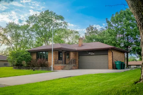 936 E 1st St, Lockport, IL 60441