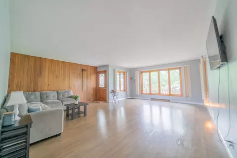 Living - 936 E 1st St, Lockport, IL 60441 photo 1 of 2