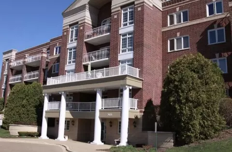 7021 W Touhy Ave #304, Niles, IL 60714