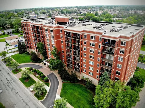 5555 N Cumberland Ave #702, Chicago, IL 60656