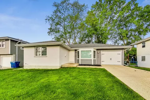 470 S Oak Glenn Dr, Bartlett, IL 60103