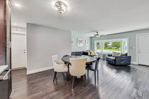 470 S Oak Glenn Dr, Bartlett, IL 60103 photo 9