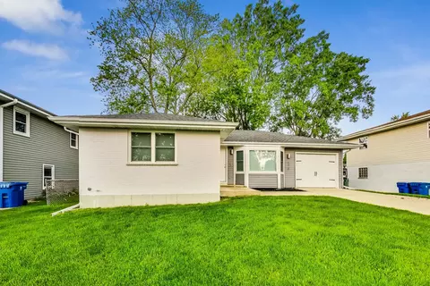 470 S Oak Glenn Dr, Bartlett, IL 60103 photo 2