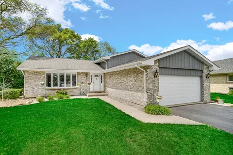 5124 Chippewa Ct, Oak Forest, IL 60452