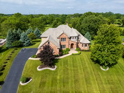 1501 Bull Valley Dr, Woodstock, IL 60098