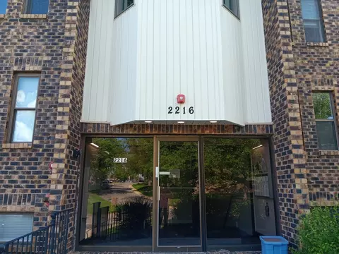 2216 Country Club Dr #14, Woodridge, IL 60517
