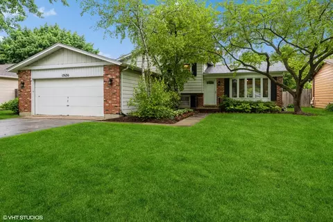 17630 W Warren Ave, Grayslake, IL 60030