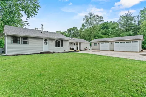 20270 W Rollins Rd, Lake Villa, IL 60046
