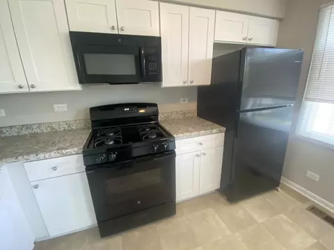 Kitchen - 1920 Georgetown Ln, Hoffman Estates, IL 60169 photo 2 of 2