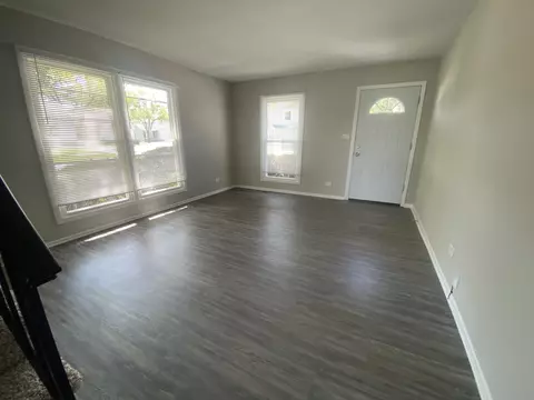 Living - 1920 Georgetown Ln, Hoffman Estates, IL 60169 photo 2 of 5