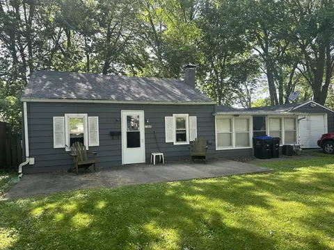 1205 S Wright St, Bloomington, IL 61701