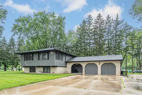 4 N580 Chatham Ct, West Chicago, IL 60185