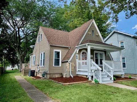 712 Mountain St, Aurora, IL 60505 photo 2