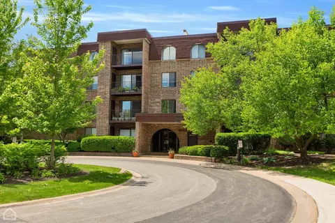 2050 Valencia Dr #209C, Northbrook, IL 60062
