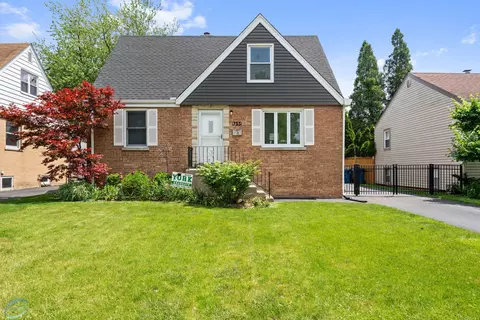 755 S Spring Rd, Elmhurst, IL 60126