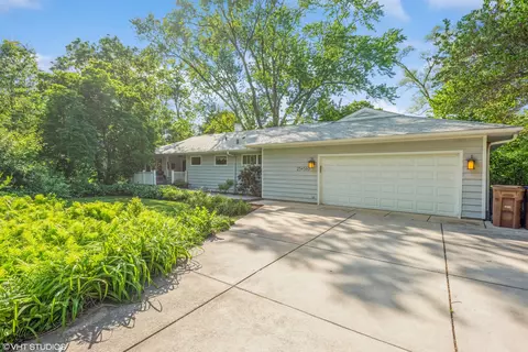 25 W560 Piccadilly Rd, Wheaton, IL 60189