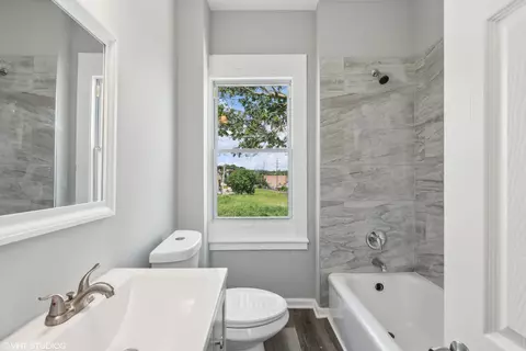 Bath - 59 S Crystal St, Elgin, IL 60123 photo 1 of 1