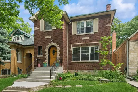 5721 N Virginia Ave, Chicago, IL 60659