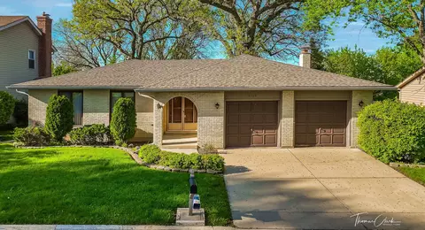 6106 Ivy Dr, Lisle, IL 60532